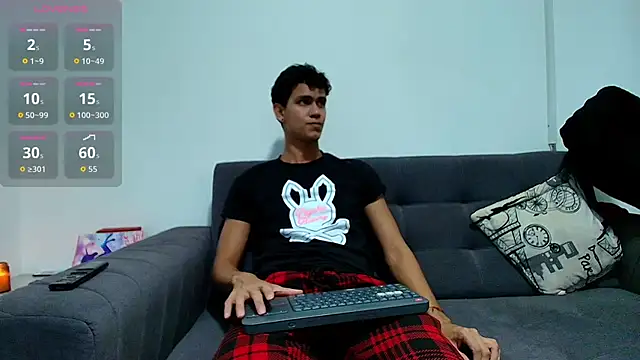 Maximiliano  Fire online show from 04-21-26, 03:24