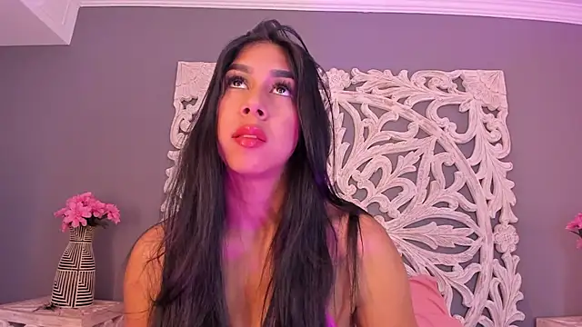 Snapshot of AnnieGibbyns chatting on 12-05-25, 08:38 AnnieGibbyns online show from 12-05-25, 08:38