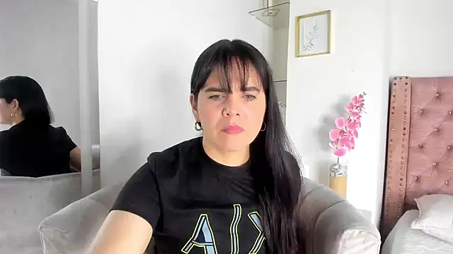 laura hotties online show from 07-26-26, 01:51