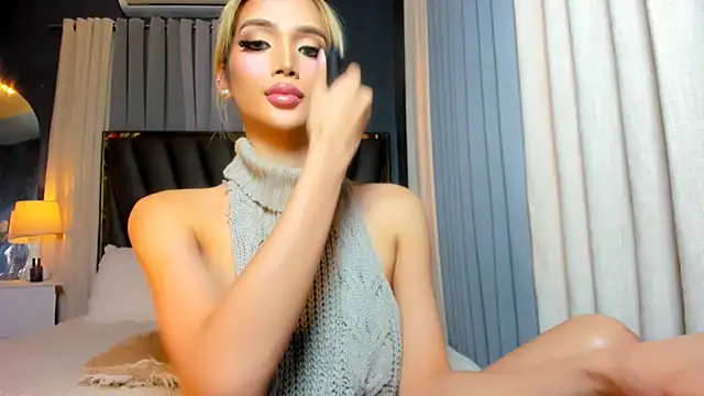 Snapshot of KylieSonique chatting on 05-03-26, 02:06 KylieSonique online show from 05-03-26, 02:06