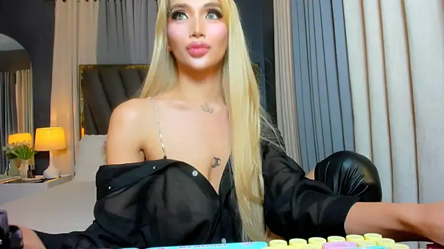 Snapshot of KylieSonique chatting on 06-14-26, 03:19 KylieSonique online show from 06-14-26, 03:19