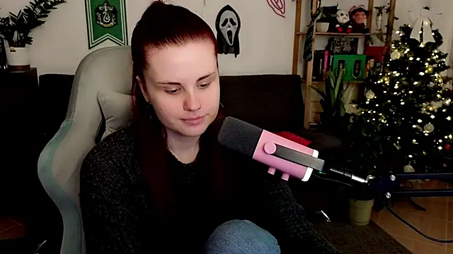 Della Ideal online show from 12-22-25, 06:05