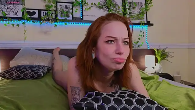 Snapshot of AliceTempt chatting on 03-10-25, 10:48 AliceTempt online show from 03-10-25, 10:48