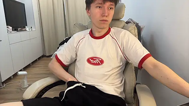 Snapshot of tommy_colson chatting on 10-27-25, 01:26 tommy colson online show from 10-27-25, 01:26