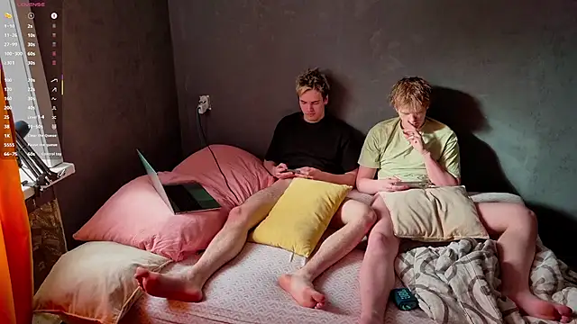 Snapshot of TaylerSigma chatting on 03-04-25, 04:17 TaylerSigma online show from 03-04-25, 04:17