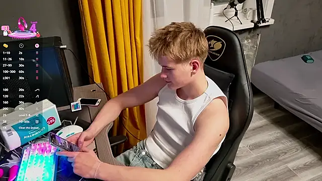 Snapshot of TaylerSigma chatting on 03-07-25, 02:12 TaylerSigma online show from 03-07-25, 02:12