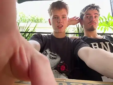 Snapshot of TaylerSigma chatting on 10-23-25, 01:43 TaylerSigma online show from 10-23-25, 01:43