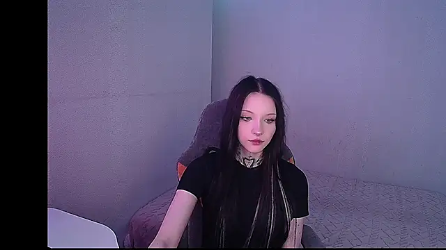 mefwhore online show from 10-15-25, 04:18