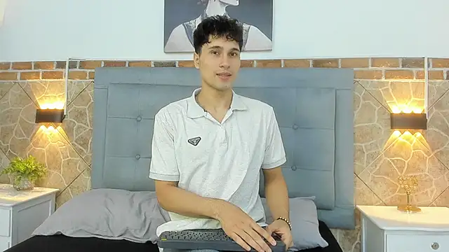 Snapshot of buddy_whitte chatting on 03-07-25, 11:51 buddy whitte online show from 03-07-25, 11:51