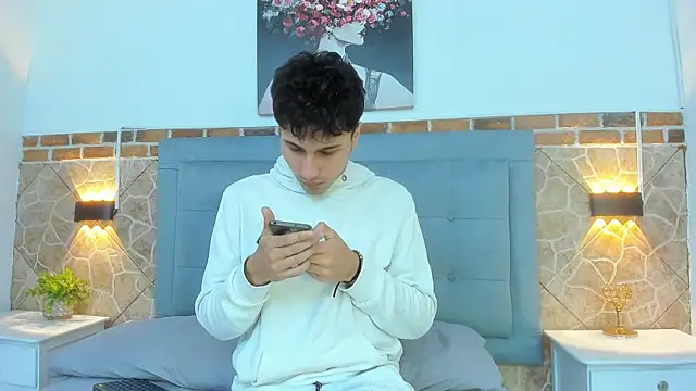 Snapshot of buddy_whitte chatting on 03-10-25, 11:32 buddy whitte online show from 03-10-25, 11:32