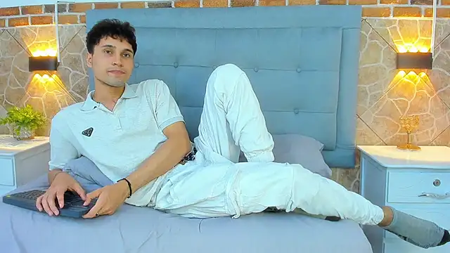 Snapshot of buddy_whitte chatting on 03-10-25, 05:39 buddy whitte online show from 03-10-25, 05:39