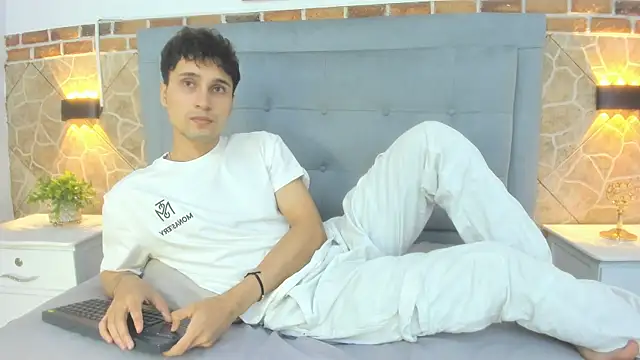 Snapshot of buddy_whitte chatting on 03-15-25, 10:03 buddy whitte online show from 03-15-25, 10:03