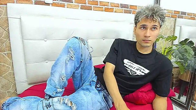 Snapshot of buddy_whitte chatting on 09-10-25, 12:16 buddy whitte online show from 09-10-25, 12:16