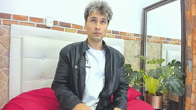 Snapshot of buddy_whitte chatting on 09-12-25, 12:05 buddy whitte online show from 09-12-25, 12:05