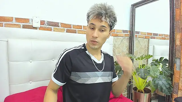 Snapshot of buddy_whitte chatting on 09-16-25, 11:55 buddy whitte online show from 09-16-25, 11:55