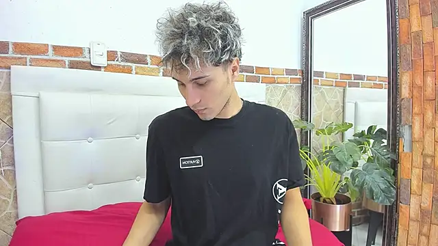 Snapshot of buddy_whitte chatting on 09-19-25, 12:28 buddy whitte online show from 09-19-25, 12:28