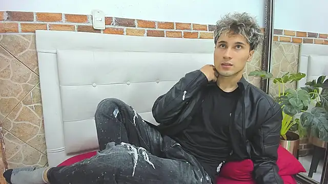 Snapshot of buddy_whitte chatting on 09-21-25, 11:45 buddy whitte online show from 09-21-25, 11:45