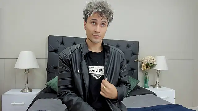 Snapshot of buddy_whitte chatting on 09-22-25, 11:45 buddy whitte online show from 09-22-25, 11:45