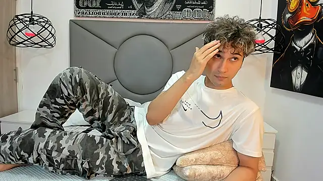 Snapshot of buddy_whitte chatting on 10-28-25, 11:58 buddy whitte online show from 10-28-25, 11:58