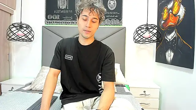 Snapshot of buddy_whitte chatting on 10-29-25, 11:45 buddy whitte online show from 10-29-25, 11:45