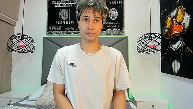 Snapshot of buddy_whitte chatting on 11-03-25, 12:17 buddy whitte online show from 11-03-25, 12:17