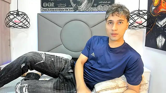 Snapshot of buddy_whitte chatting on 11-08-25, 11:43 buddy whitte online show from 11-08-25, 11:43