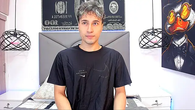 Snapshot of buddy_whitte chatting on 11-17-25, 12:33 buddy whitte online show from 11-17-25, 12:33