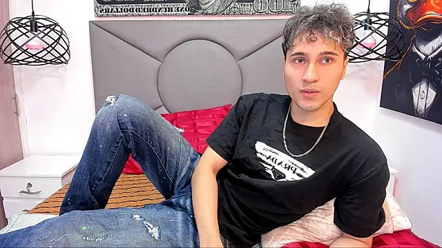 Snapshot of buddy_whitte chatting on 11-19-25, 12:38 buddy whitte online show from 11-19-25, 12:38