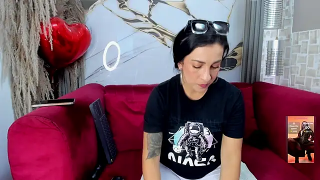 Bella williamss  online show from 05-08-26, 08:25