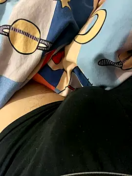 Snapshot of zou_9997 chatting on 12-01-25, 03:22 zou 9997 online show from 12-01-25, 03:22