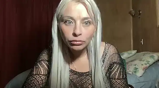 Snapshot of WhiteSnow09 chatting on 03-11-25, 12:54 WhiteSnow09 online show from 03-11-25, 12:54