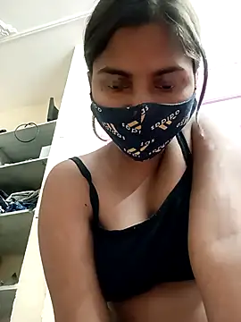 Snapshot of heena-3678 chatting on 10-08-25, 12:25 heena-3678 online show from 10-08-25, 12:25