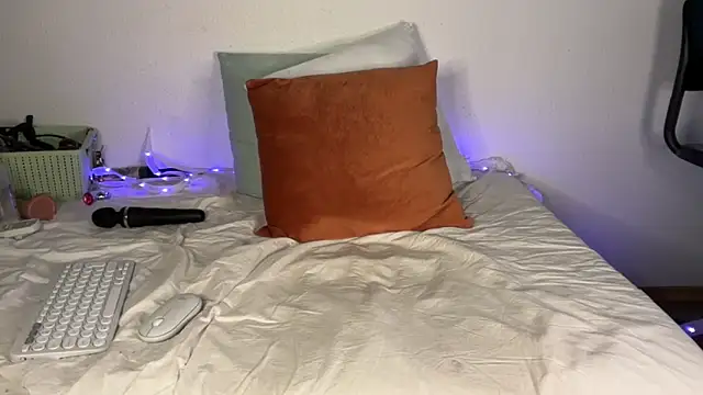 Snapshot of bayofdarkness chatting on 09-11-25, 04:56 bayofdarkness online show from 09-11-25, 04:56