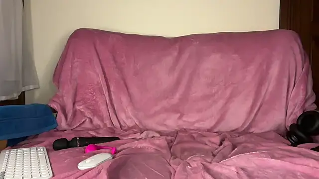 Snapshot of bayofdarkness chatting on 10-24-25, 05:04 bayofdarkness online show from 10-24-25, 05:04