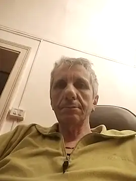 Snapshot of maxdaddy690 chatting on 03-10-25, 02:37 maxdaddy690 online show from 03-10-25, 02:37