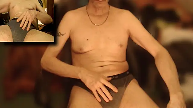 Snapshot of maxdaddy690 chatting on 03-14-25, 01:48 maxdaddy690 online show from 03-14-25, 01:48