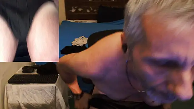 Snapshot of maxdaddy690 chatting on 09-13-25, 09:03 maxdaddy690 online show from 09-13-25, 09:03