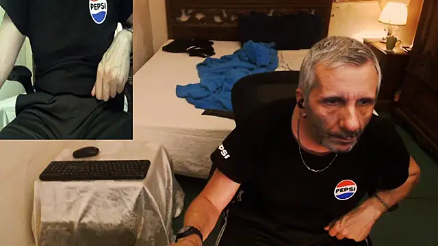 Snapshot of maxdaddy690 chatting on 09-16-25, 08:54 maxdaddy690 online show from 09-16-25, 08:54