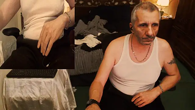 Snapshot of maxdaddy690 chatting on 10-02-25, 10:50 maxdaddy690 online show from 10-02-25, 10:50