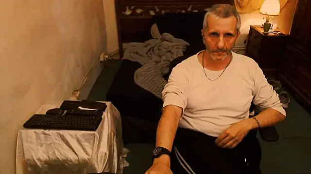 Snapshot of maxdaddy690 chatting on 10-06-25, 09:12 maxdaddy690 online show from 10-06-25, 09:12