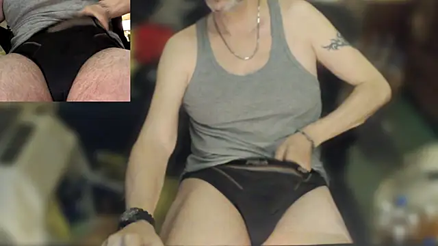 Snapshot of maxdaddy690 chatting on 05-01-26, 02:27 maxdaddy690 online show from 05-01-26, 02:27