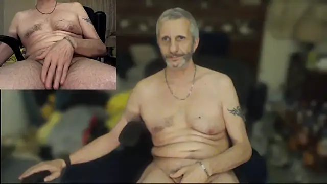 Snapshot of maxdaddy690 chatting on 06-06-26, 01:21 maxdaddy690 online show from 06-06-26, 01:21