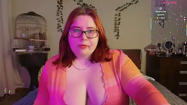 Lily lu one online show from 12-17-25, 02:12