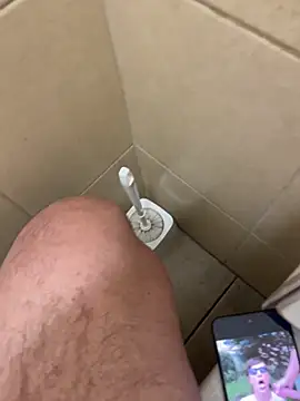 Snapshot of Alexander18edd chatting on 10-29-25, 01:35 Alexander18edd online show from 10-29-25, 01:35