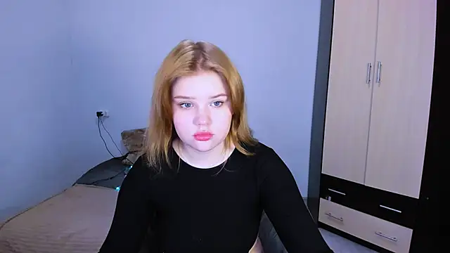 LaseyMoon online show from 12-03-25, 02:19