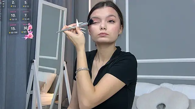 AsterQuinn online show from 11-23-25, 03:45