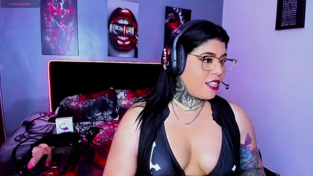 Snapshot of Veronika_metal chatting on 04-14-26, 09:54 Veronika metal online show from 04-14-26, 09:54