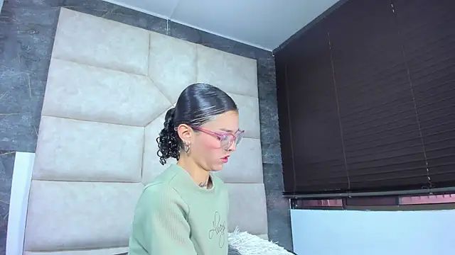 Vaiolett Smith online show from 04-13-26, 02:44