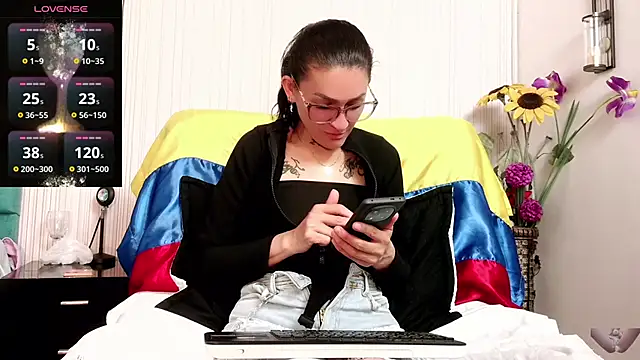 Snapshot of anastaciafire25 chatting on 11-29-25, 07:06 anastaciafire25 online show from 11-29-25, 07:06