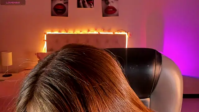 Emily Warren  online show from 03-11-26, 07:42